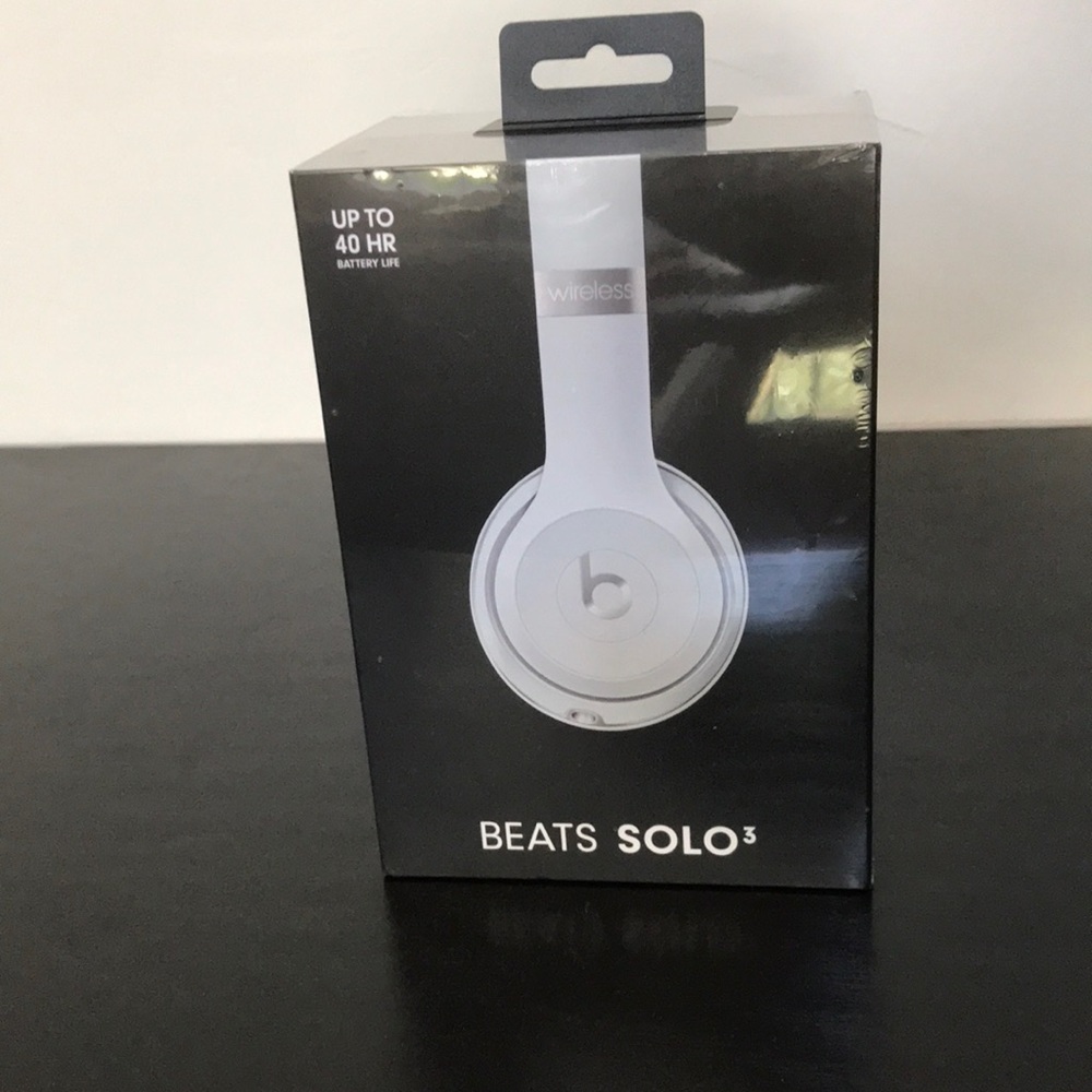 Beats solo 3 wireless headset